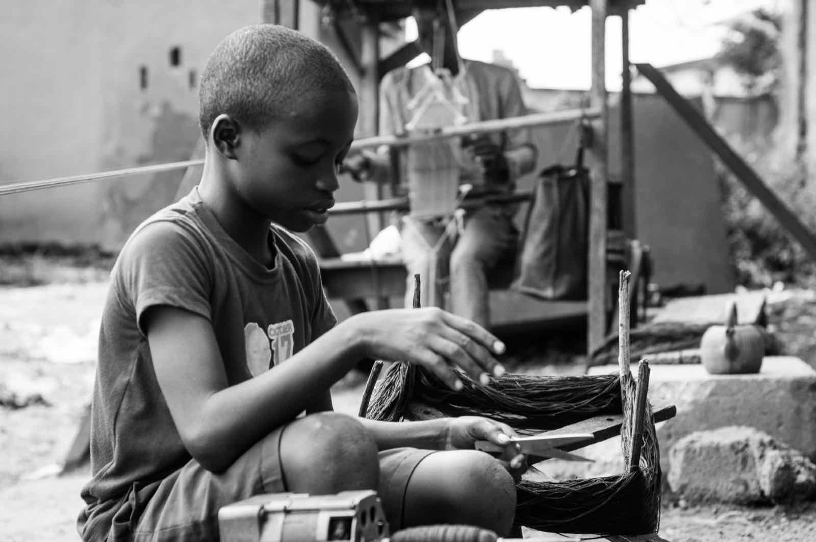 Preparing thread for weaving, by hand